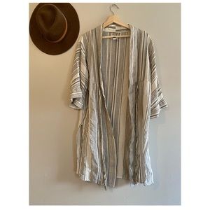 Universal Threads Kimono
